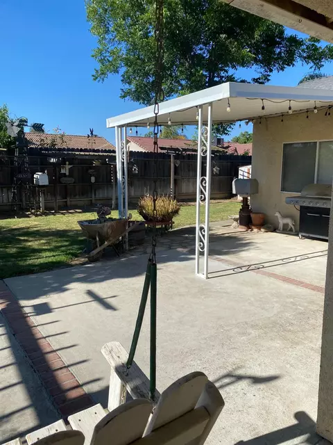 Exterior - 609 Merlot Ave, Madera, CA 93637 photo 4 of 15