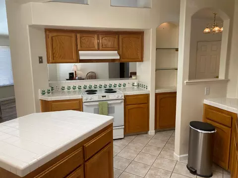 Kitchen - 609 Merlot Ave, Madera, CA 93637 photo 4 of 5