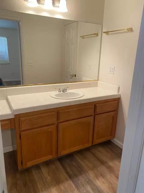 Bath - 609 Merlot Ave, Madera, CA 93637 photo 2 of 6