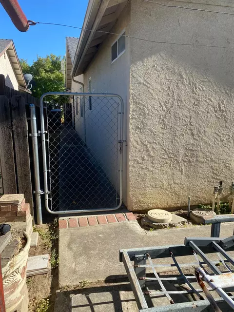 Exterior - 609 Merlot Ave, Madera, CA 93637 photo 10 of 15