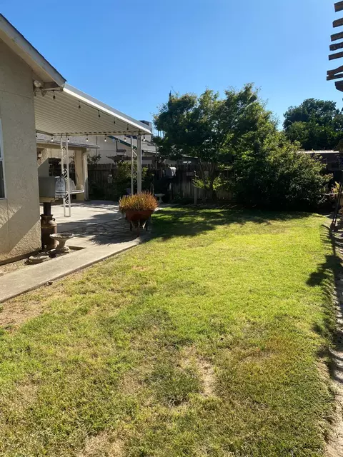 Exterior - 609 Merlot Ave, Madera, CA 93637 photo 7 of 15