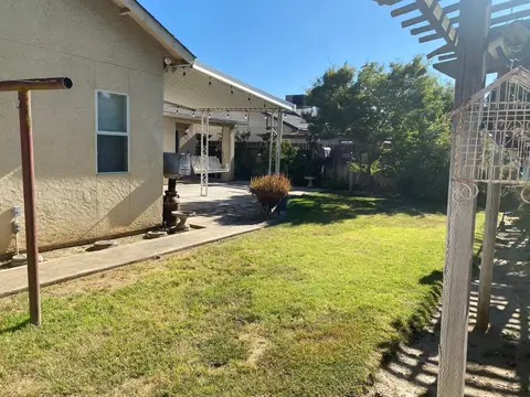 Exterior - 609 Merlot Ave, Madera, CA 93637 photo 8 of 15