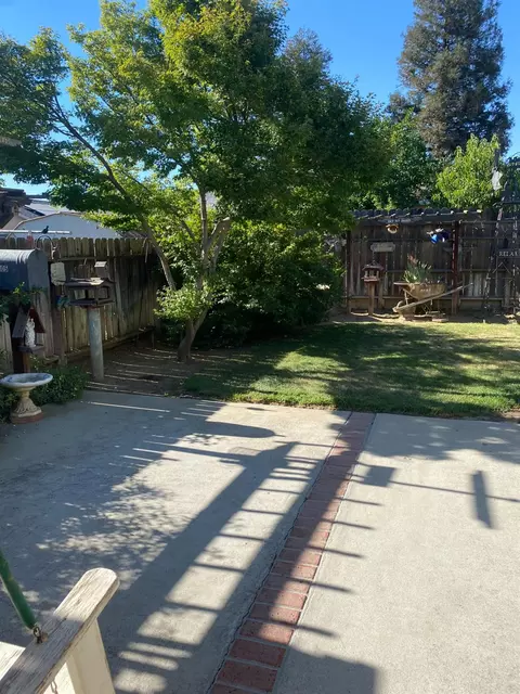 Exterior - 609 Merlot Ave, Madera, CA 93637 photo 5 of 15