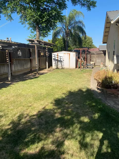 Exterior - 609 Merlot Ave, Madera, CA 93637 photo 13 of 15