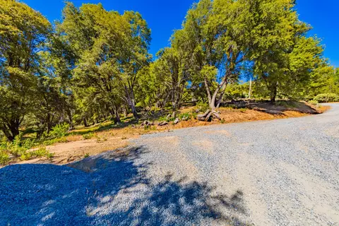 5 3 Springs Rd, Oakhurst, CA 93644