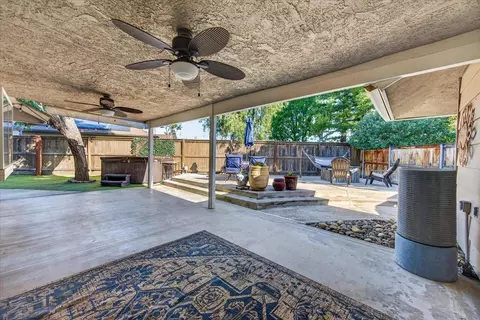 Exterior - 321 W Paul Ave, Clovis, CA 93612 photo 5 of 17