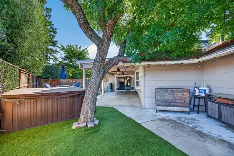 Exterior - 321 W Paul Ave, Clovis, CA 93612 photo 9 of 17
