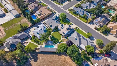 View/Area - 321 W Paul Ave, Clovis, CA 93612 photo 7 of 11
