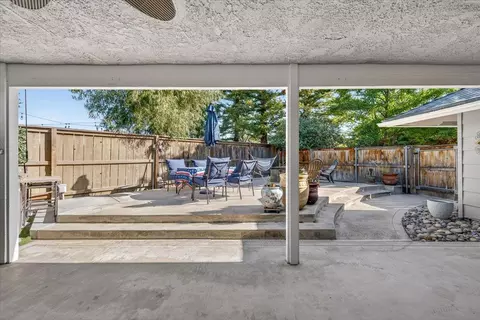 Exterior - 321 W Paul Ave, Clovis, CA 93612 photo 6 of 17