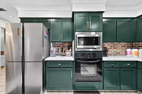 Kitchen - 321 W Paul Ave, Clovis, CA 93612 photo 5 of 5