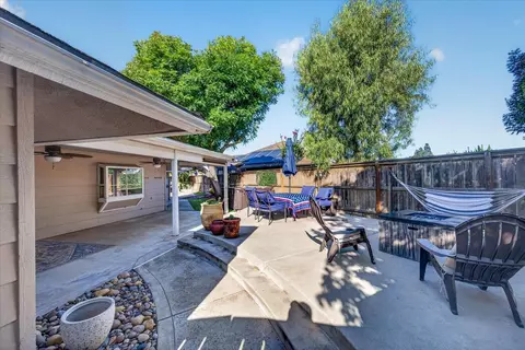 Exterior - 321 W Paul Ave, Clovis, CA 93612 photo 16 of 17
