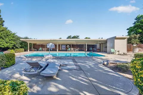 Exterior - 321 W Paul Ave, Clovis, CA 93612 photo 12 of 17