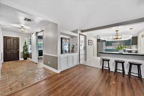 Entry Way - 321 W Paul Ave, Clovis, CA 93612 photo 4 of 8