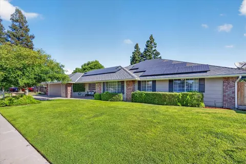 Exterior - 321 W Paul Ave, Clovis, CA 93612 photo 3 of 17