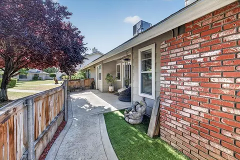 Exterior - 321 W Paul Ave, Clovis, CA 93612 photo 11 of 17