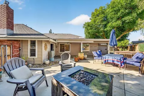 Exterior - 321 W Paul Ave, Clovis, CA 93612 photo 10 of 17