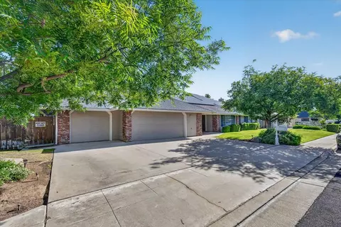 Exterior - 321 W Paul Ave, Clovis, CA 93612 photo 2 of 17