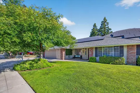 Exterior - 321 W Paul Ave, Clovis, CA 93612 photo 4 of 17