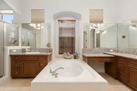Bath - 3112 Everglade Ave, Clovis, CA 93619 photo 4 of 5