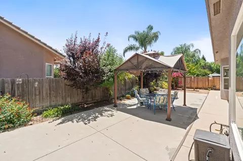 Exterior - 3112 Everglade Ave, Clovis, CA 93619 photo 5 of 7