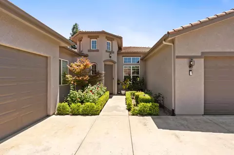 Exterior - 3112 Everglade Ave, Clovis, CA 93619 photo 3 of 7