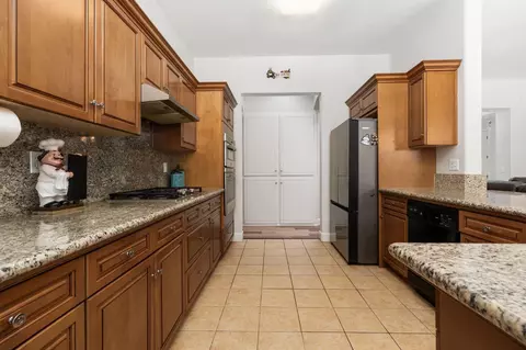 Kitchen - 3112 Everglade Ave, Clovis, CA 93619 photo 2 of 6