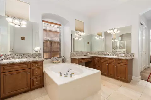 Bath - 3112 Everglade Ave, Clovis, CA 93619 photo 3 of 5
