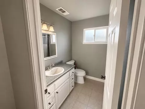 Bath - 1764 Purvis Ave, Clovis, CA 93611 photo 3 of 3