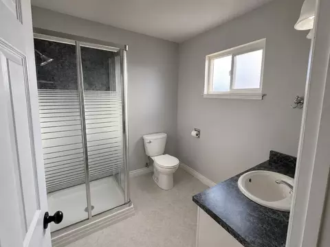 Bath - 1764 Purvis Ave, Clovis, CA 93611 photo 1 of 3