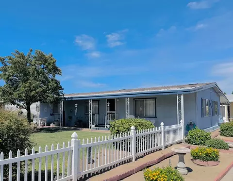 1701 Dinuba Ave #140, Selma, CA 93662