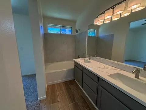 Bath - 2723 Mitchell Ave, Clovis, CA 93611 photo 1 of 3