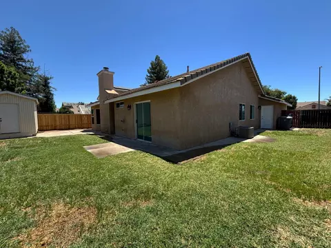 Exterior - 2723 Mitchell Ave, Clovis, CA 93611 photo 5 of 6