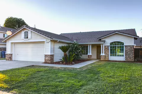 Exterior - 2723 Mitchell Ave, Clovis, CA 93611 photo 2 of 6
