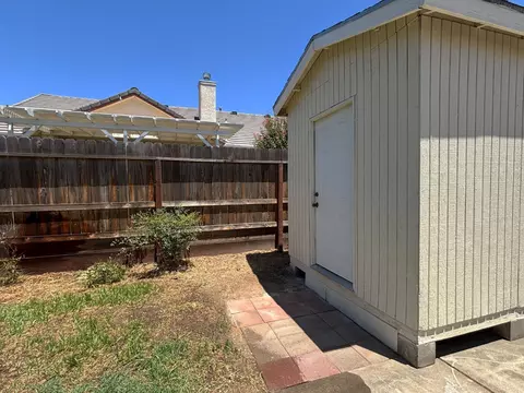 Exterior - 2723 Mitchell Ave, Clovis, CA 93611 photo 6 of 6