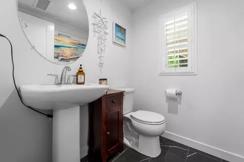 Bath - 4301 San Miguel Rd, Madera, CA 93636 photo 1 of 4