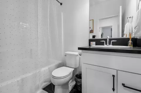 Bath - 4301 San Miguel Rd, Madera, CA 93636 photo 4 of 4