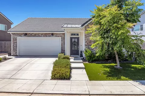 854 Blue Oak Ln W, Madera, CA 93636