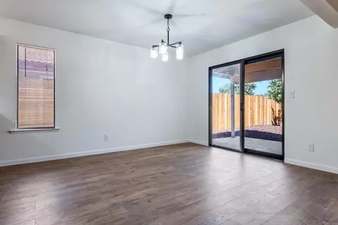 Living - 909 Barnett Way, Madera, CA 93637 photo 3 of 5