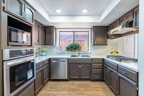 Kitchen - 909 Barnett Way, Madera, CA 93637 photo 4 of 4