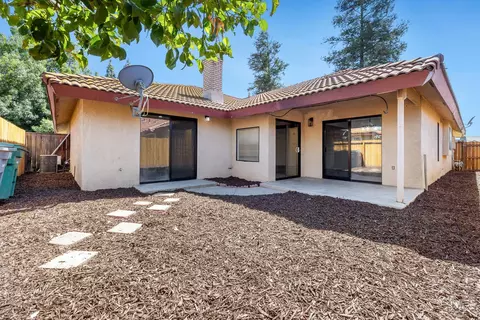Exterior - 909 Barnett Way, Madera, CA 93637 photo 2 of 5