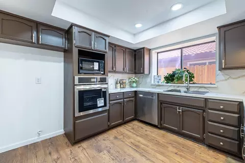 Kitchen - 909 Barnett Way, Madera, CA 93637 photo 2 of 4