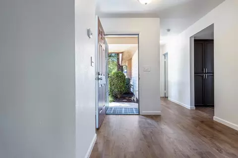 Entry Way - 909 Barnett Way, Madera, CA 93637 photo 2 of 4