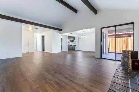 Living - 909 Barnett Way, Madera, CA 93637 photo 2 of 5