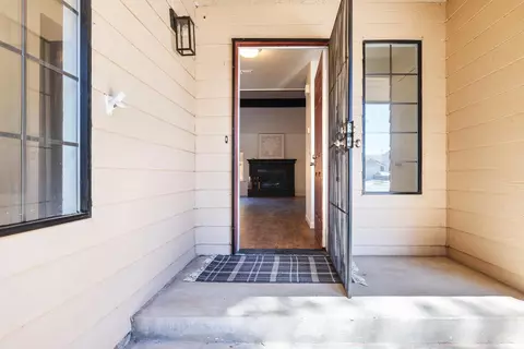 Entry Way - 909 Barnett Way, Madera, CA 93637 photo 1 of 4