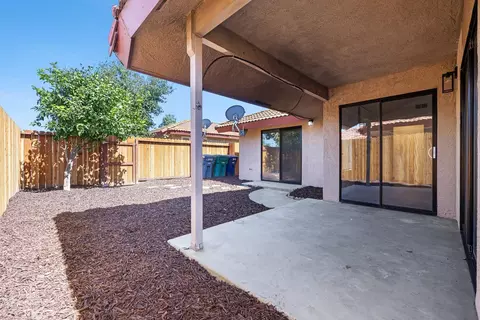 Exterior - 909 Barnett Way, Madera, CA 93637 photo 4 of 5