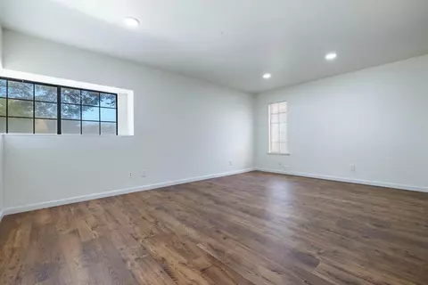 Living - 909 Barnett Way, Madera, CA 93637 photo 5 of 5