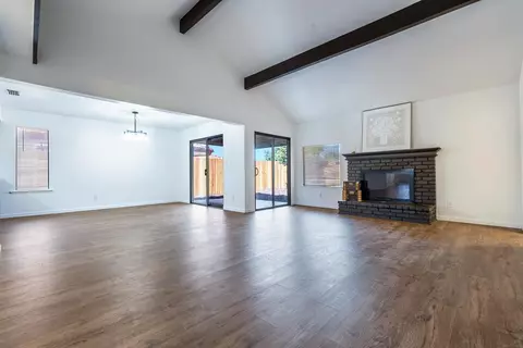 Living - 909 Barnett Way, Madera, CA 93637 photo 1 of 5