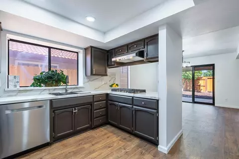 Kitchen - 909 Barnett Way, Madera, CA 93637 photo 3 of 4
