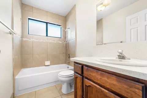 Bath - 1407 Purvis Ave, Clovis, CA 93611 photo 4 of 5