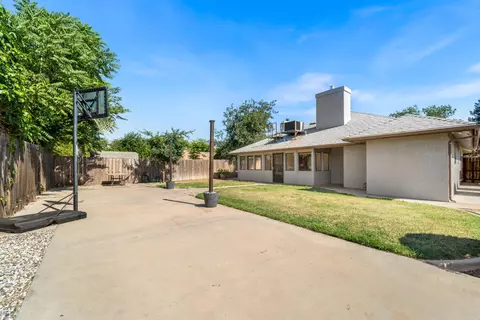 Exterior - 1407 Purvis Ave, Clovis, CA 93611 photo 9 of 18